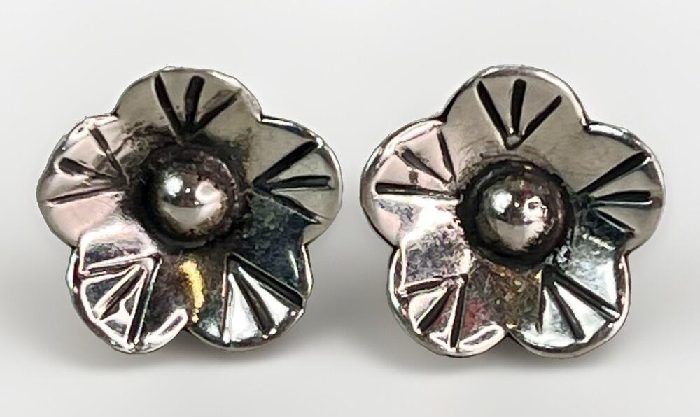 Taxco Sterling Silver 925 Handmade Flower Floral Stud Earrings Mexico 2.5g NEW